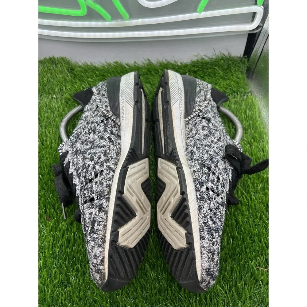 Skechers Black/White Air Cooled Memory Foam Shoes Women's‎ Size 8.5 SN884